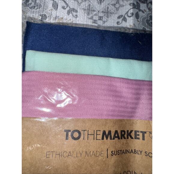 To The Market Colorful Reusable Gift Wrapping Cloths Set Of 3 NEW In Pack Sealed - Picture 7 of 7